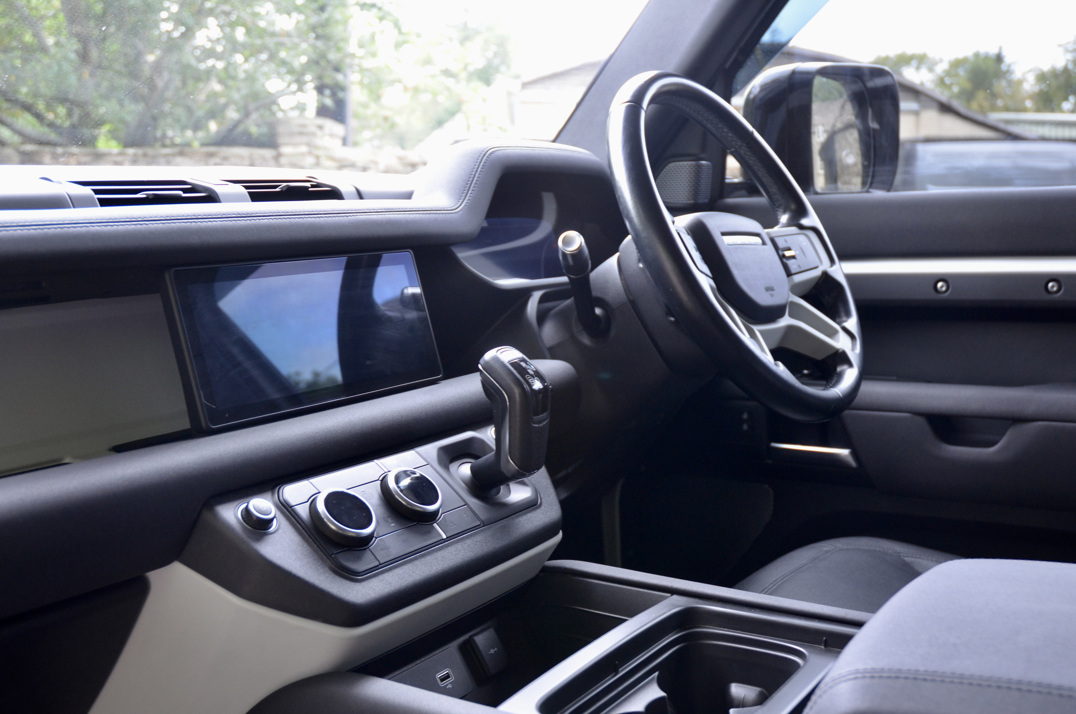 Land Rover Defender 90 3.0 250M MHEV Urban Edition gallery image 43