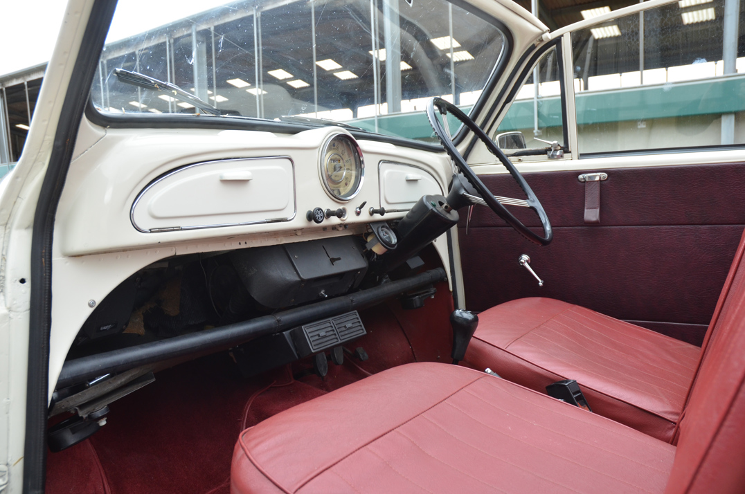 Morris Minor 1000 Convertible gallery image 31