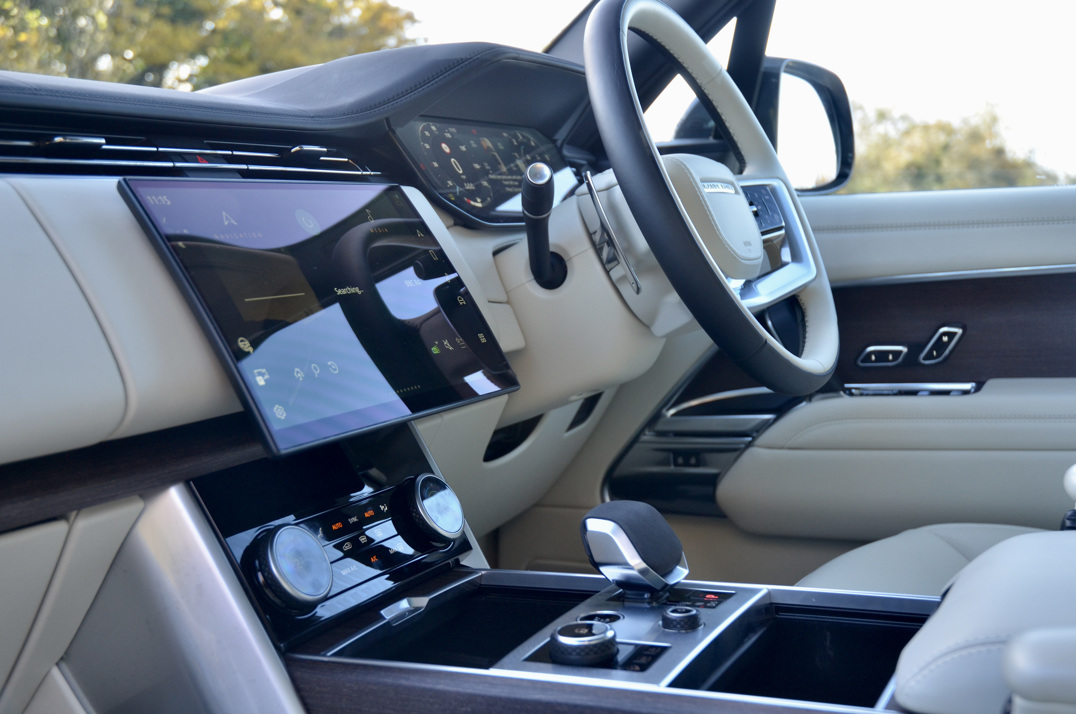 Land Rover Range Rover 3.0ltr P440e Autobiography gallery image 18