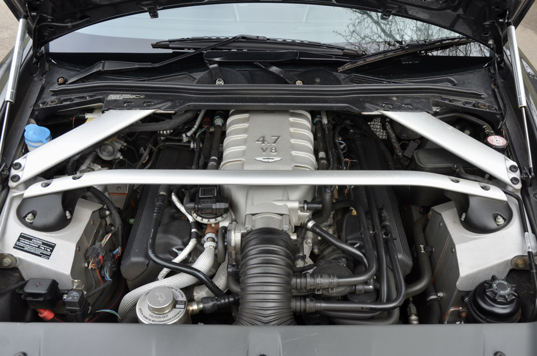 Aston Martin Vantage 4.7 Manual Coupe. gallery image 53