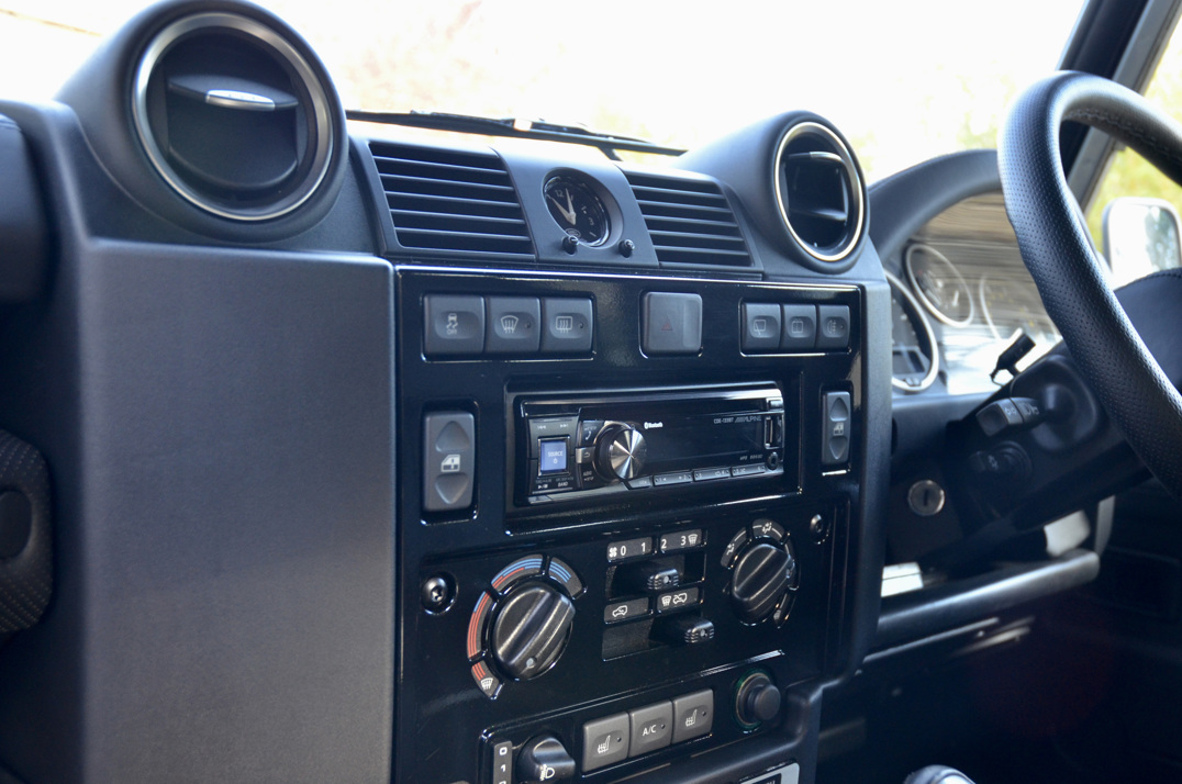 Land Rover Defender XS Landmark Edition 2.2 TDCI gallery image 29