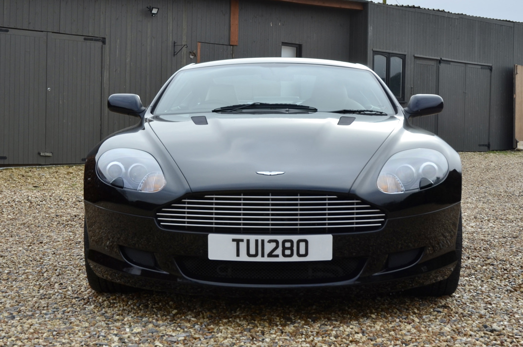 Aston Martin  Db-9 Manual gallery image 10