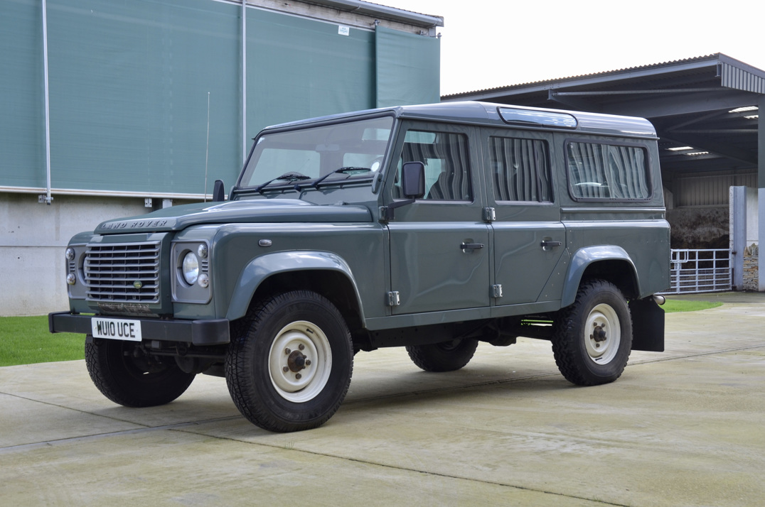 Land Rover Defender 110 County TD 7 Seater Estate gallery image 1