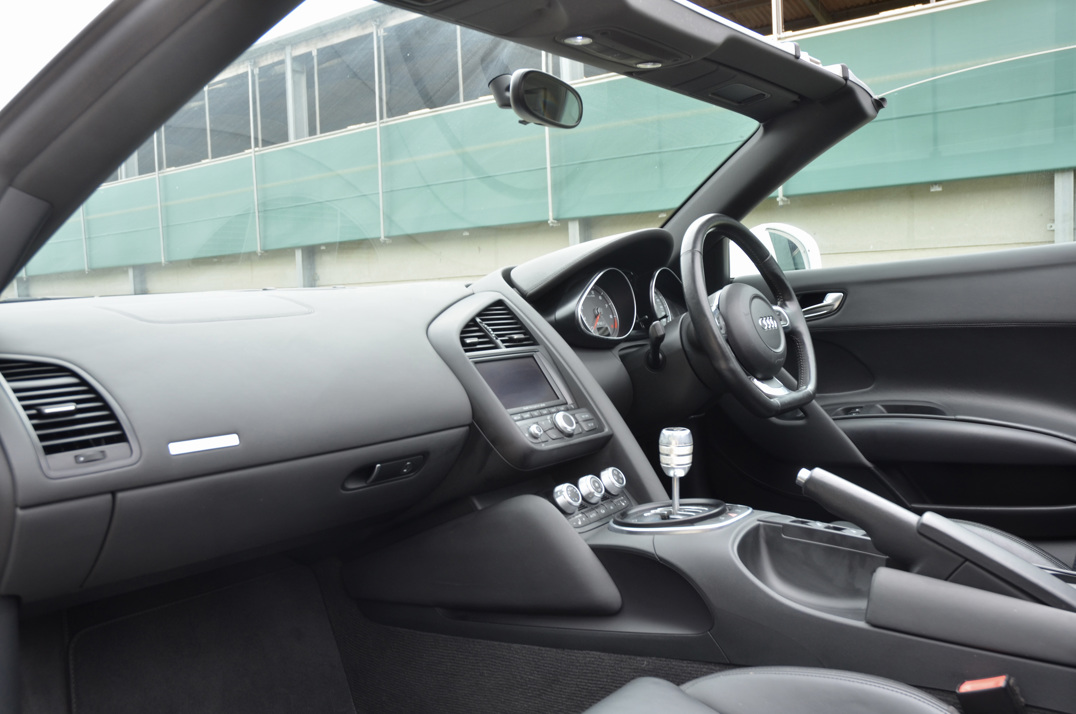 Audi R8 Spyder V8 Manul . gallery image 44