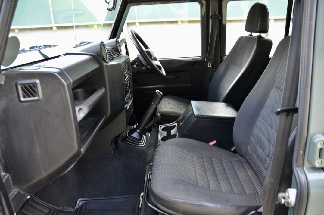 Land Rover Defender 110 County TD 7 Seater Estate gallery image 22