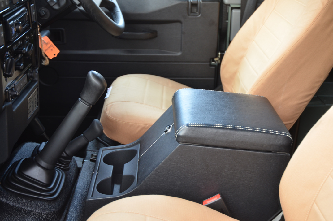 Land Rover Defender 90 XS Station Wagon gallery image 36