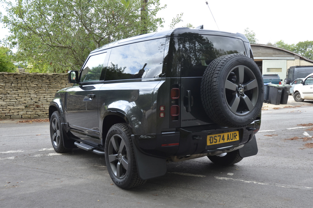 Land Rover Defender 90 X Dynamic HSE 3.0D 350 MHEV gallery image 9
