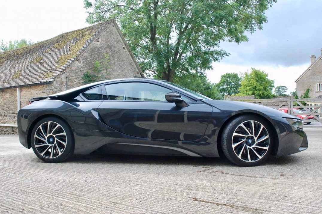 BMW I8 gallery image 1