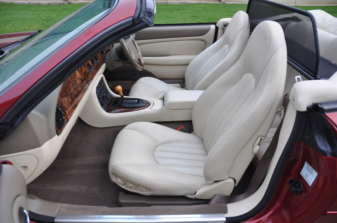 Jaguar XK8 Convertible gallery image 28