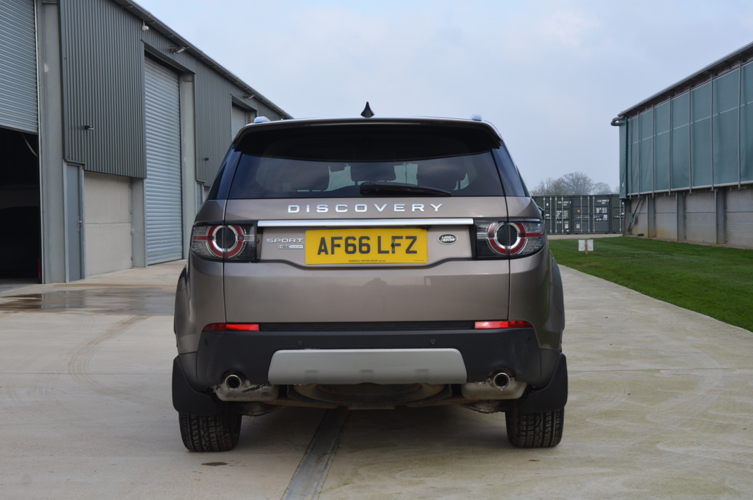 Land Rover Discovery Sport TD4 HSE Luxury. gallery image 8