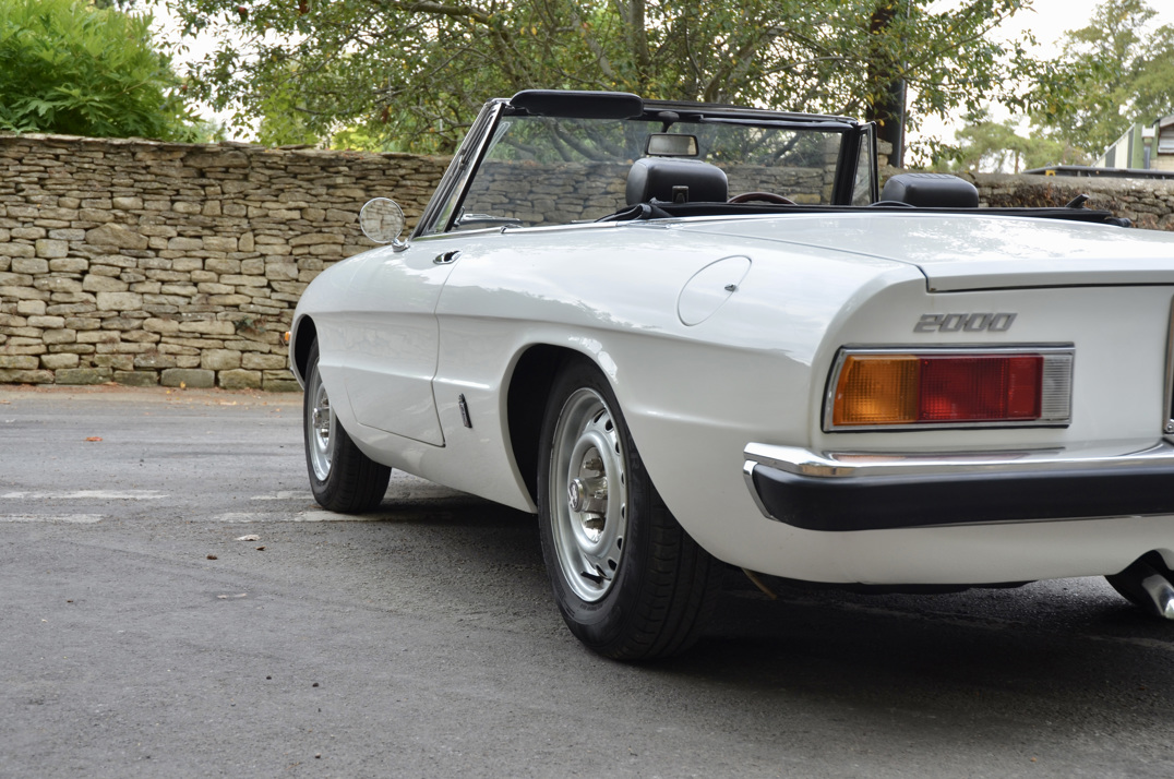 Alfa Romeo 2000 Veloce Spider 1972 gallery image 14