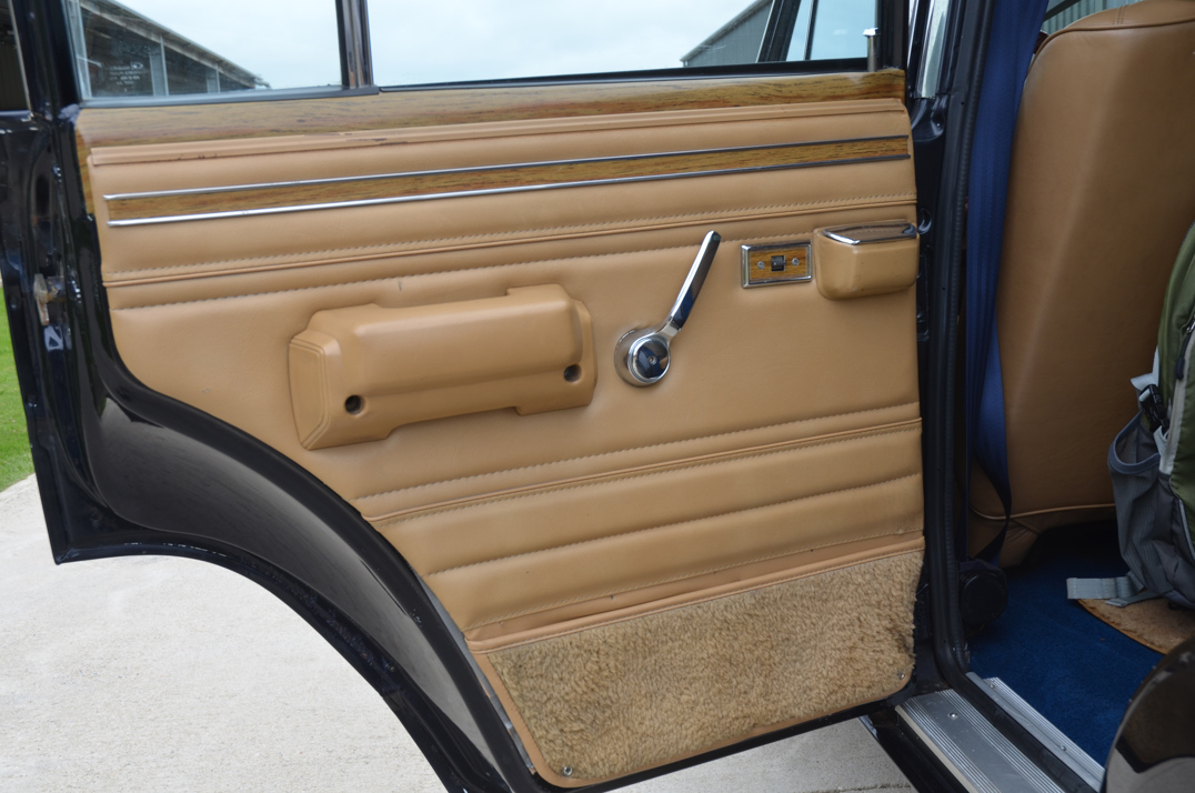 Jeep Grand Wagoneer 5.900cc V8 Auto gallery image 42