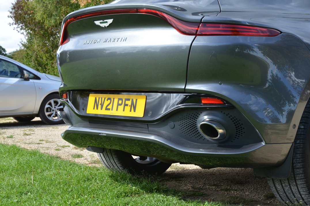 Aston Martin DBX 4.0 V8. gallery image 15