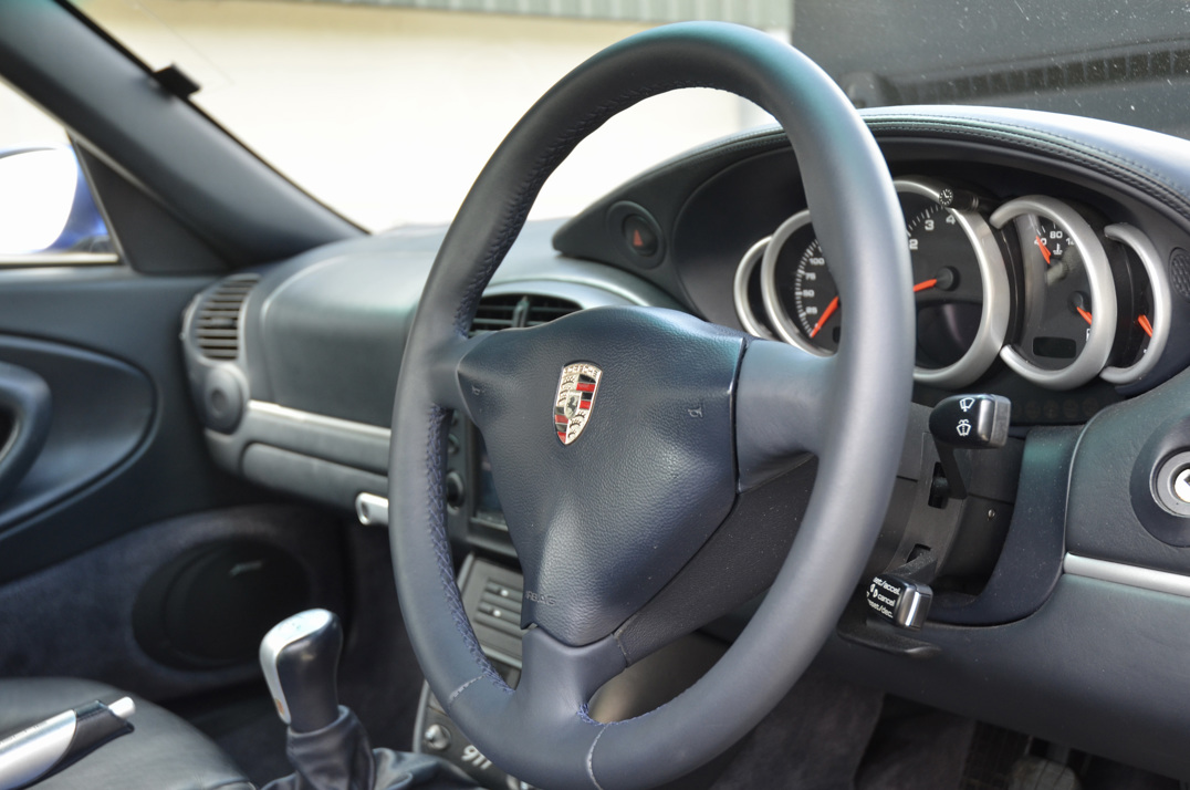 Porsche 911-996 Carrera Manual .. gallery image 37