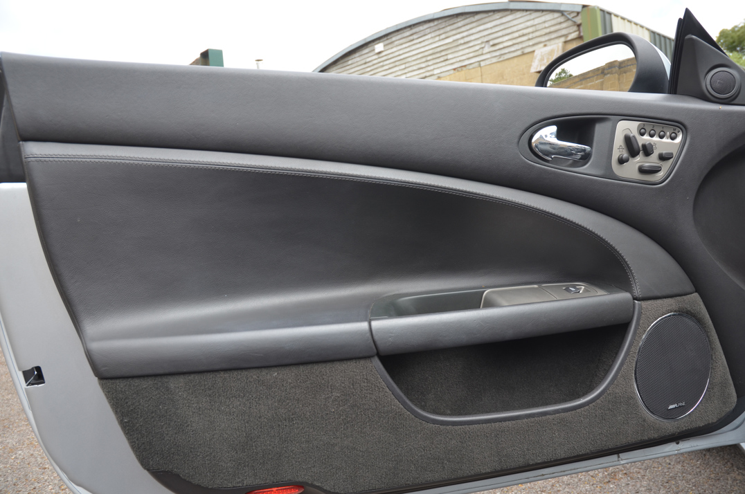 Jaguar XKR 4.2 Auto Convertible gallery image 40