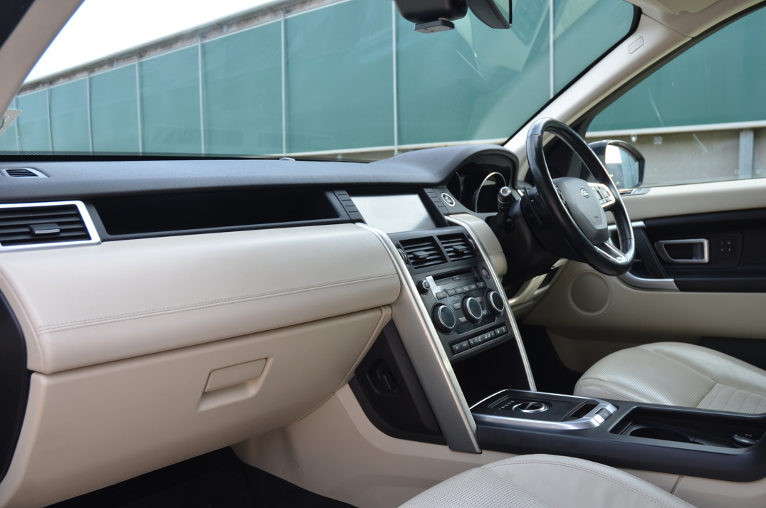 Land Rover Discovery Sport TD4 HSE Luxury. gallery image 30