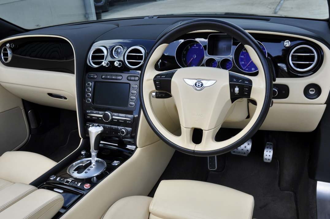 Bentley Continental GTC Mulliner gallery image 25