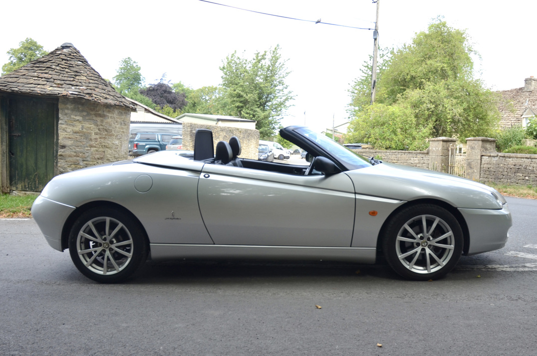 Alfa Romeo Spider 2.0 JTS Lusso Convertible by Pininfarina gallery image 7