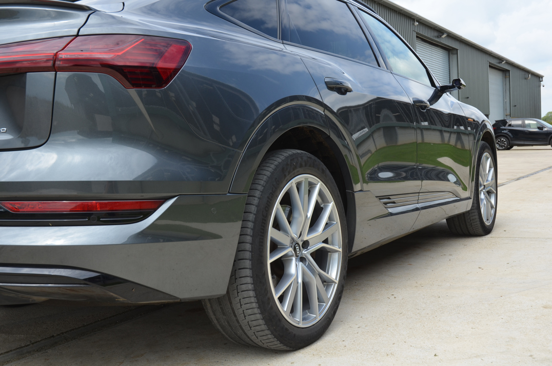 Audi E - Tron Launch Edition 55 Quattro 300Kw. gallery image 13