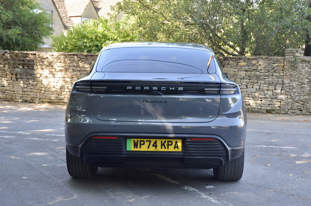 Porsche Macan 4s Electric gallery image 6