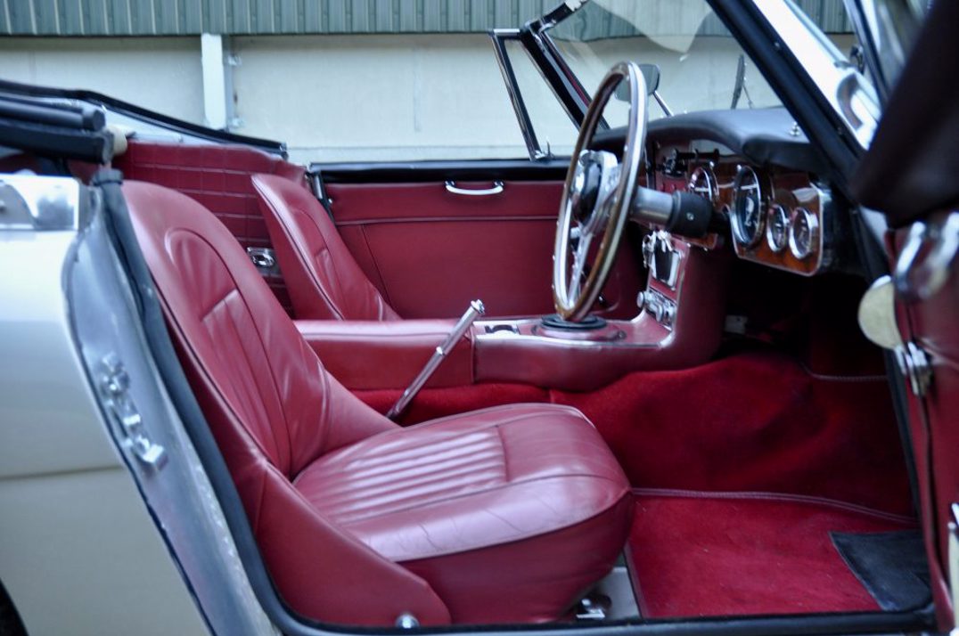 Austin Healey 3000 MIII BJ8 Convertible gallery image 27