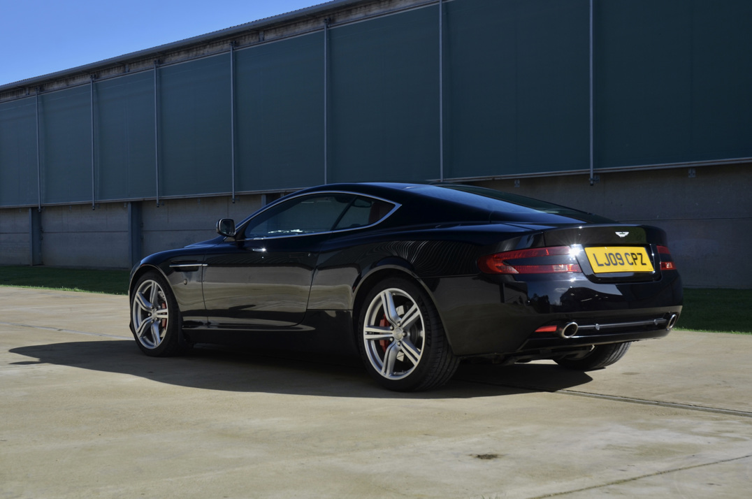 ASTON MARTIN DB-9 5.9 V12 Manual. gallery image 8