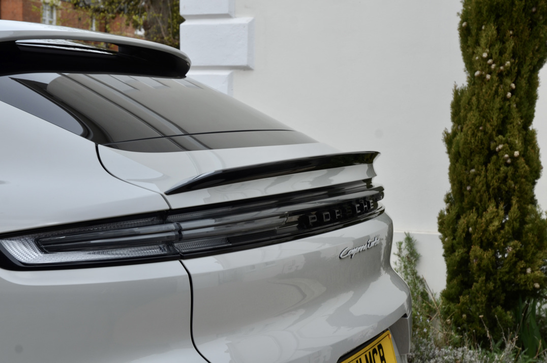 Porsche Cayenne Turbo Hybrid.. 2024 gallery image 11