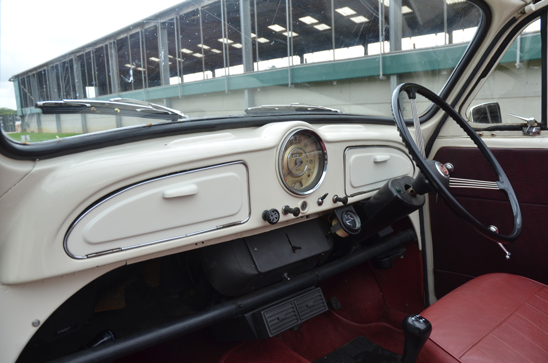 Morris Minor 1000 Convertible gallery image 30