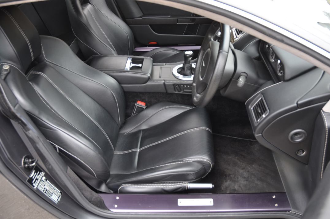 Aston Martin Vantage 4.7 Manual Coupe. gallery image 30