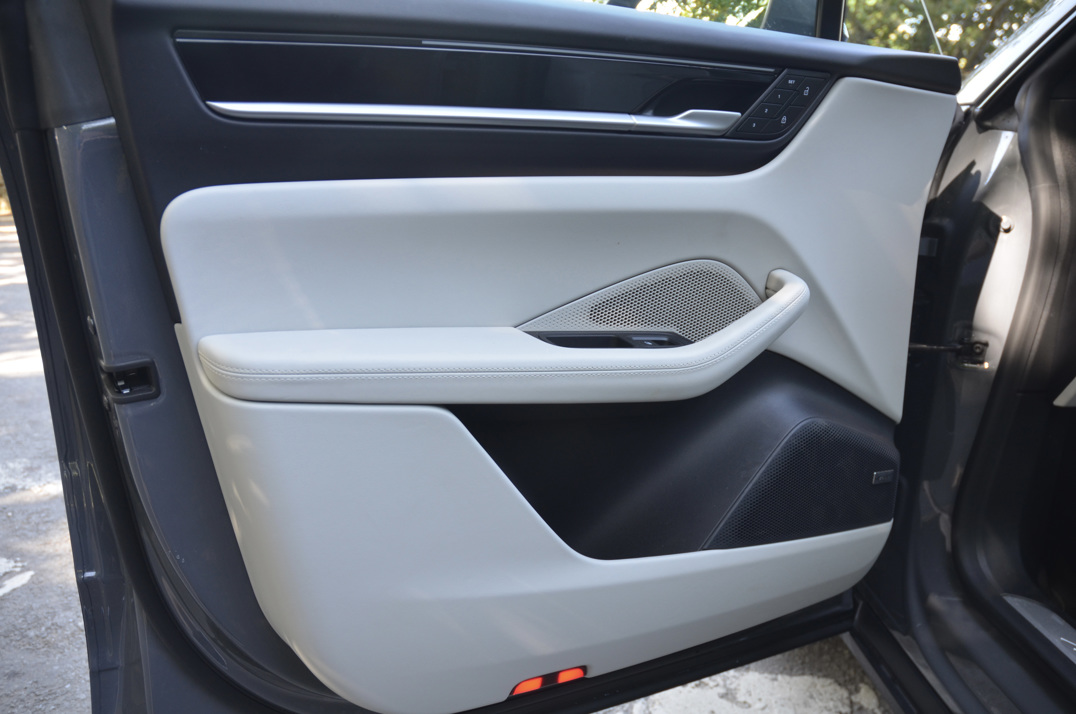 Porsche Macan 4s Electric gallery image 31