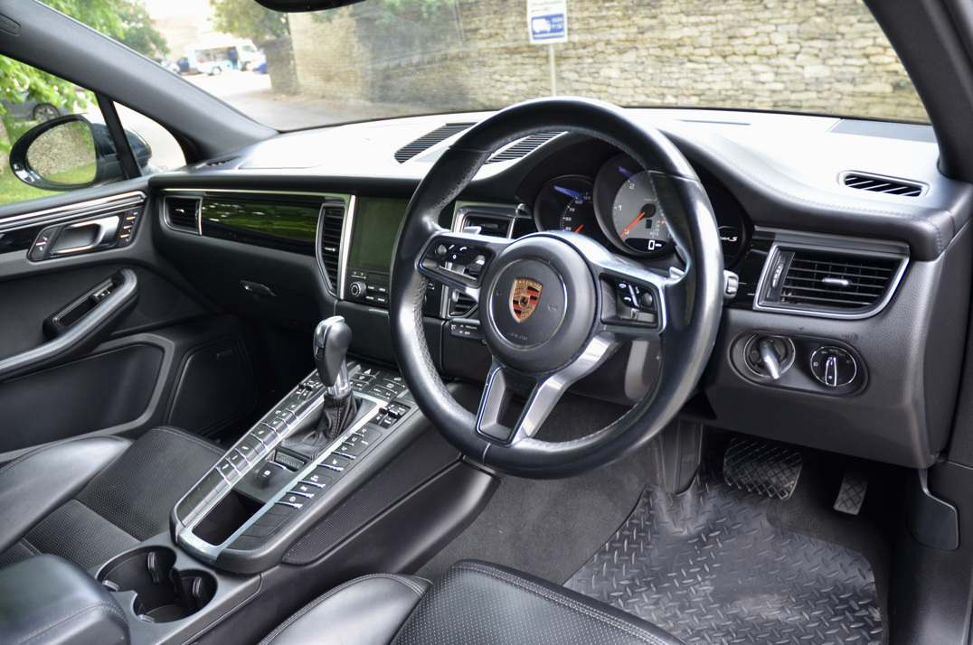Porsche Macan 3.0 S PDK. 17K In optional extras FP+PSSH gallery image 31