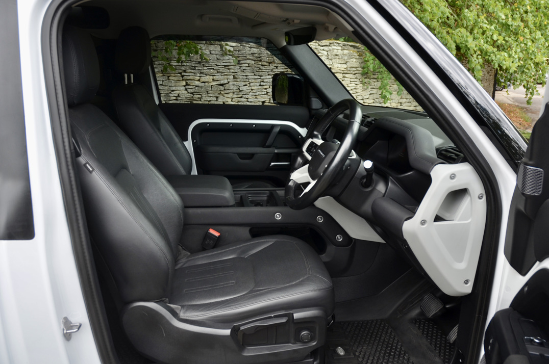Land Rover Defender 90 3.0 250M MHEV Urban Edition gallery image 38