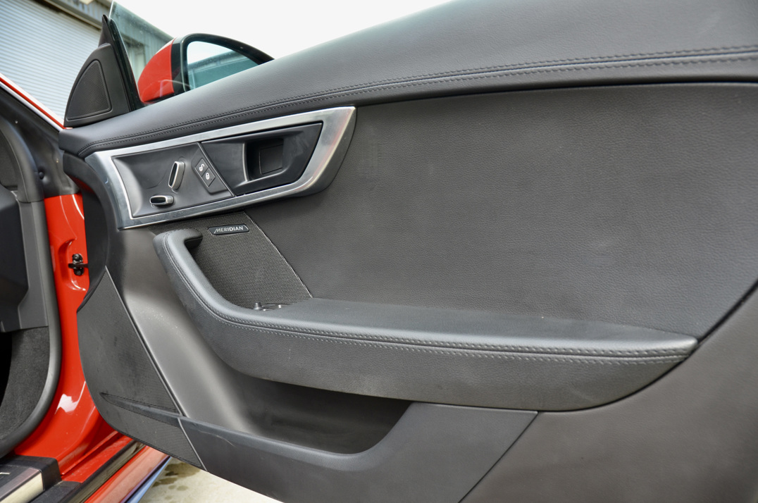 Jaguar F-Type V6 R Dynamic Auto gallery image 29