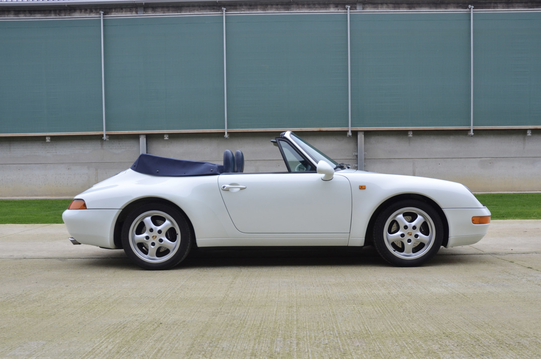 Porsche 911 (993) Carrera 3.6 Manual Cabriolet. gallery image 3