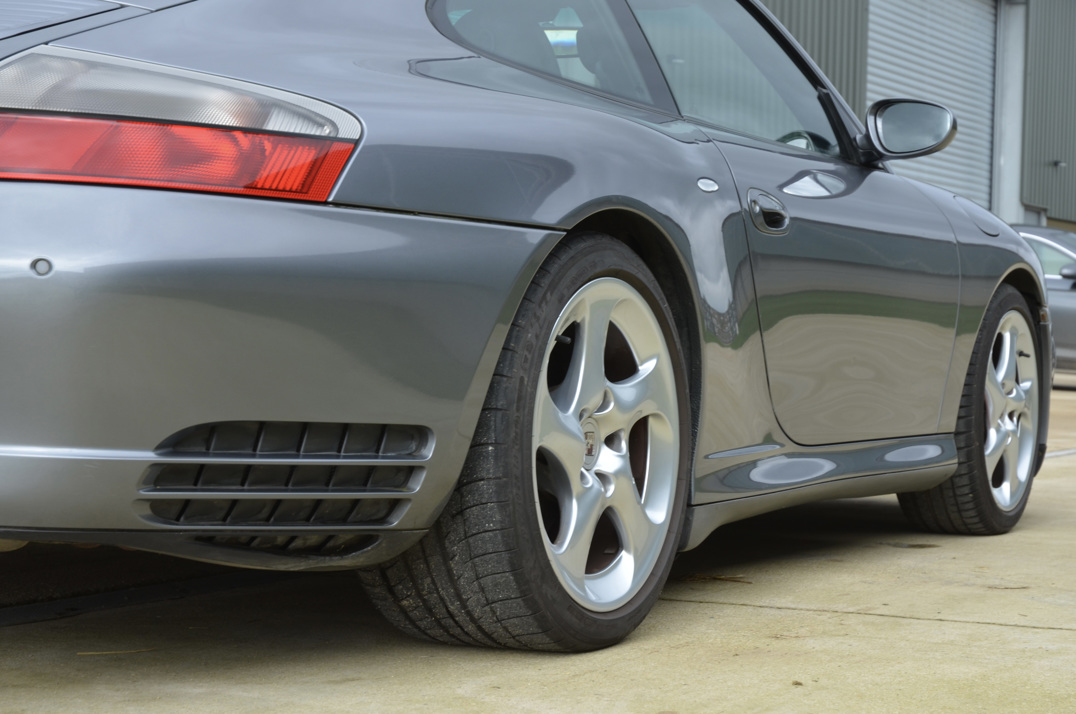 Porsche 911 Carrera 4s Tip. gallery image 14