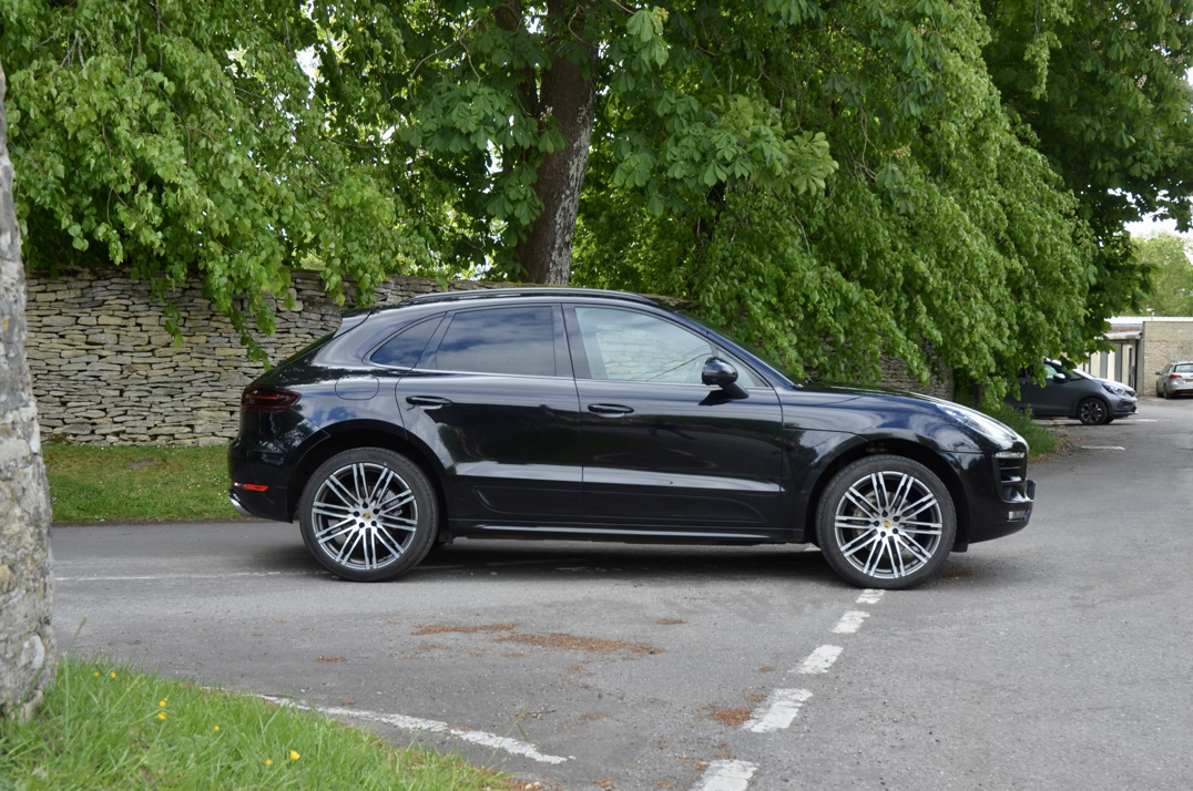 Porsche Macan 3.0 S PDK. 17K In optional extras FP+PSSH gallery image 6