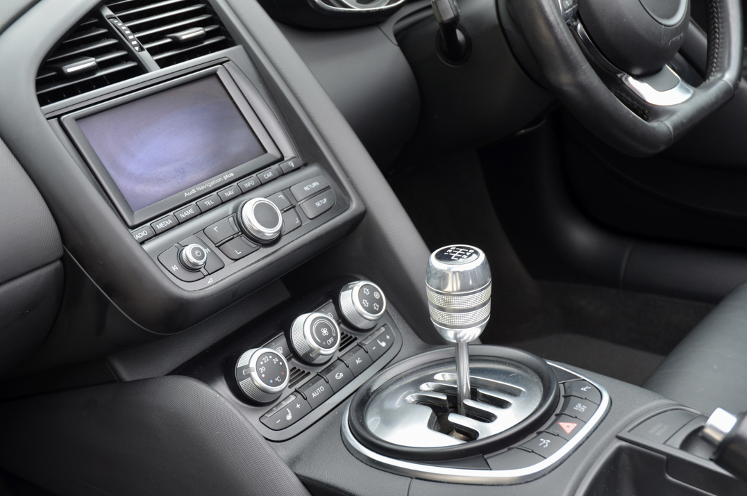 Audi R8 Spyder V8 Manul . gallery image 47