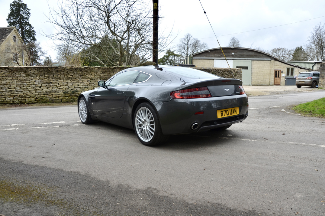 Aston Martin Vantage 4.7 Manual Coupe. gallery image 11