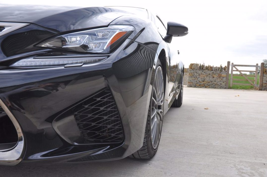 Lexus RCF V8 Coupe gallery image 11