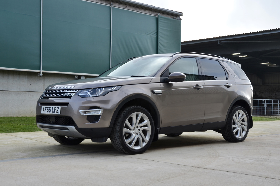 Land Rover Discovery Sport TD4 HSE Luxury. gallery image 1