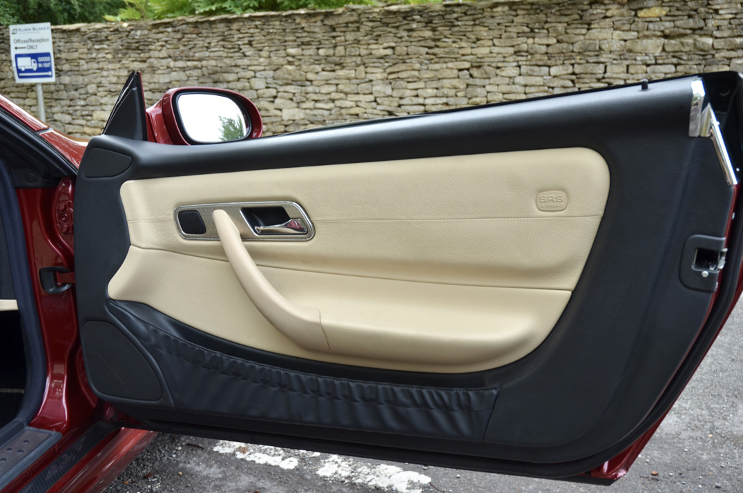 Mercedes Benz 320 SLK AMG Roadster. gallery image 35