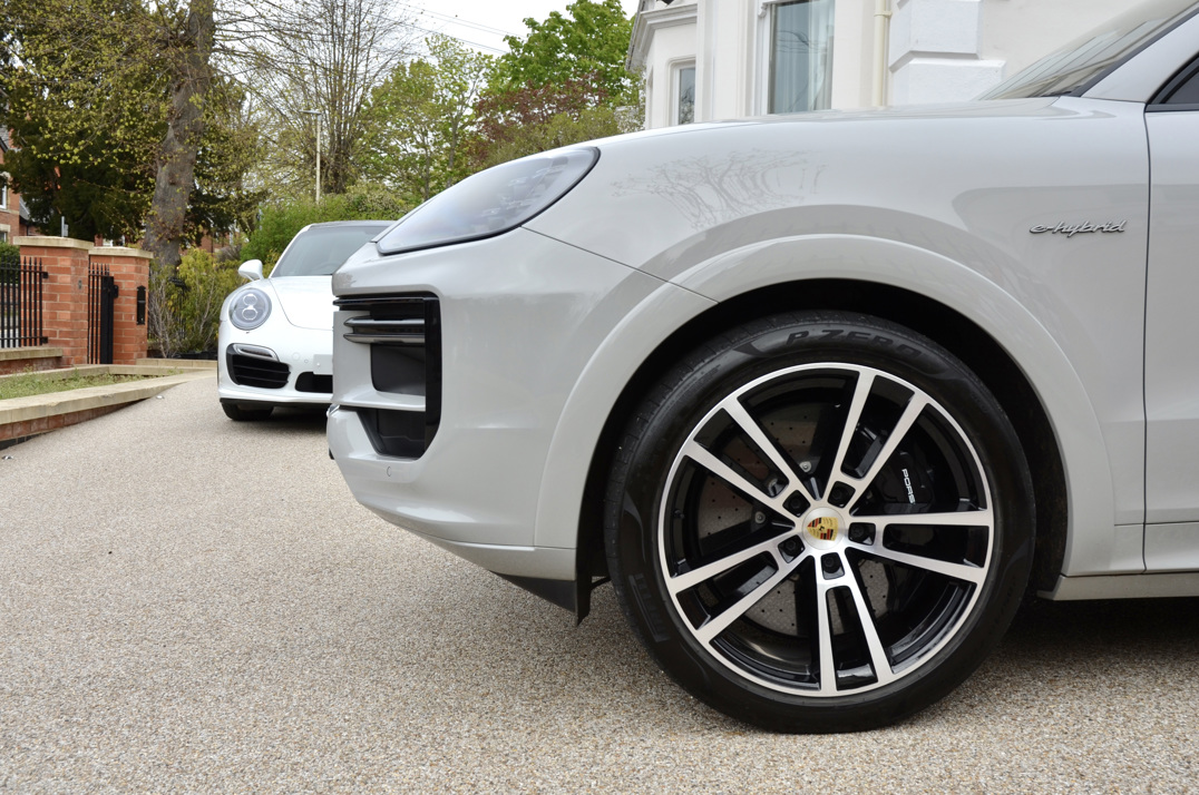 Porsche Cayenne Turbo Hybrid.. 2024 gallery image 17