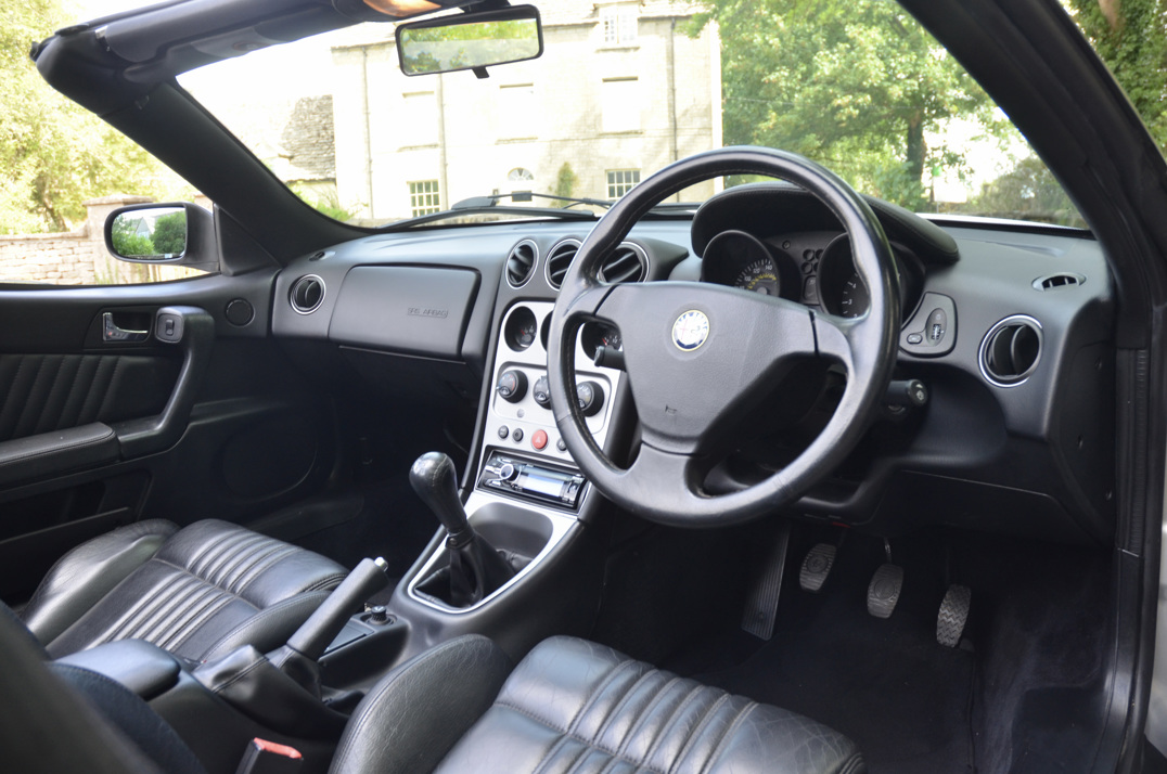 Alfa Romeo Spider 2.0 JTS Lusso Convertible by Pininfarina gallery image 29