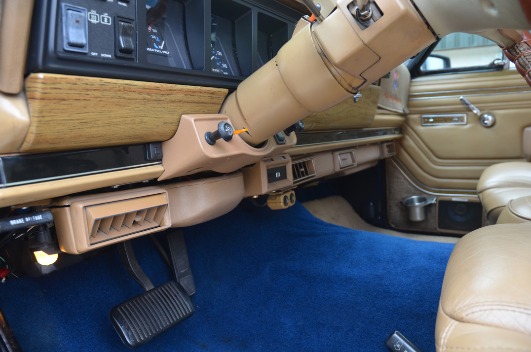 Jeep Grand Wagoneer 5.900cc V8 Auto gallery image 46
