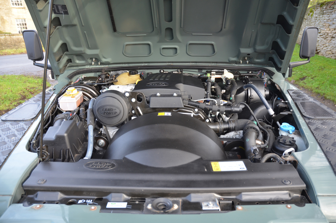 Land Rover Defender 90 XS Station Wagon gallery image 42