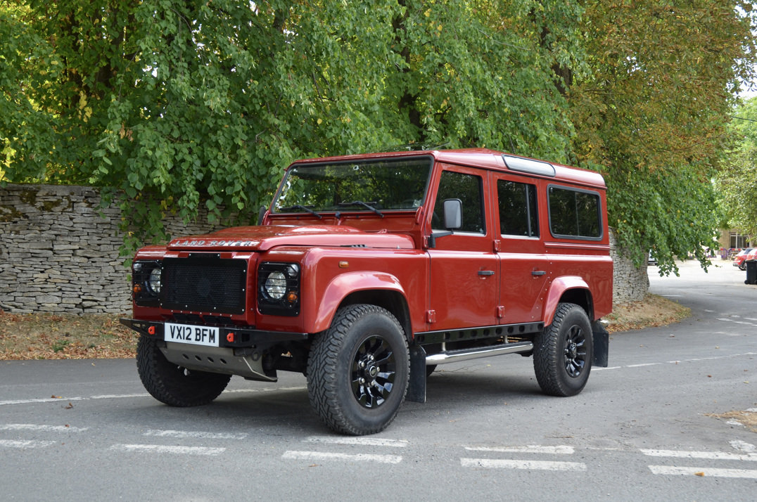 Land Rover Defender 110 2.2 TDCI Automatic 9 - Seater gallery image 2