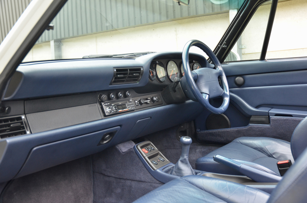 Porsche 911 (993) Carrera 3.6 Manual Cabriolet. gallery image 35