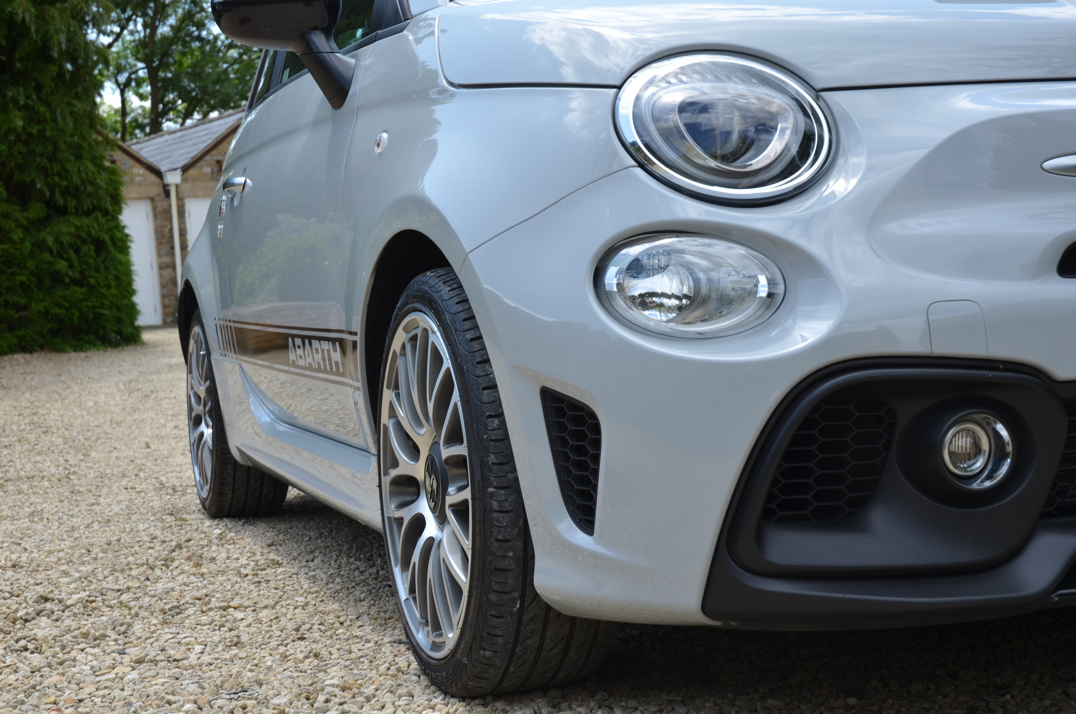 Fiat 500 595 Abarth Convertible gallery image 12