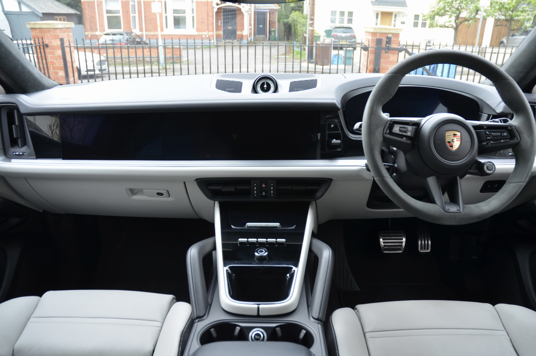 Porsche Cayenne Turbo Hybrid.. 2024 gallery image 28