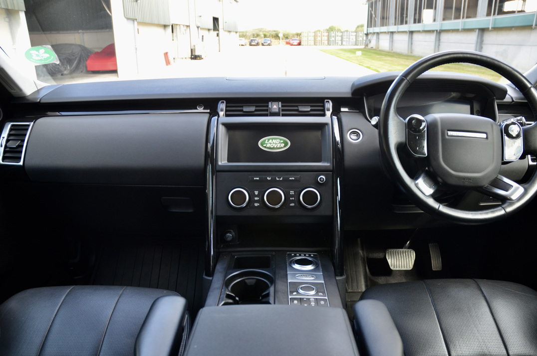 Land Rover Discovery 30 SDV6 SE Auto gallery image 31